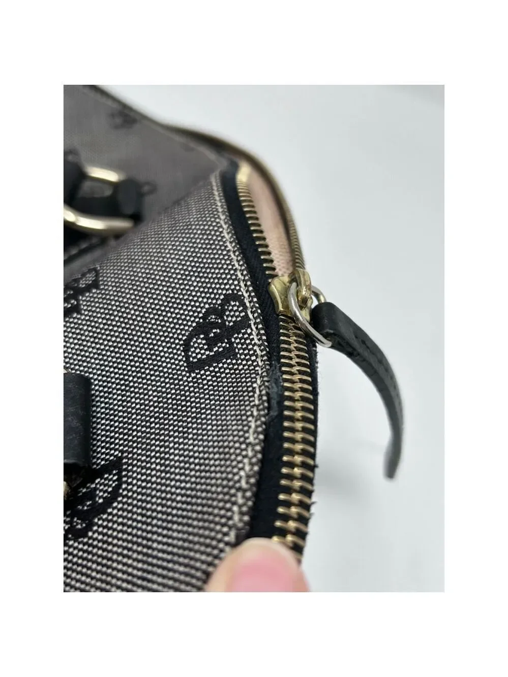 Dooney & Bourke authentic dooney